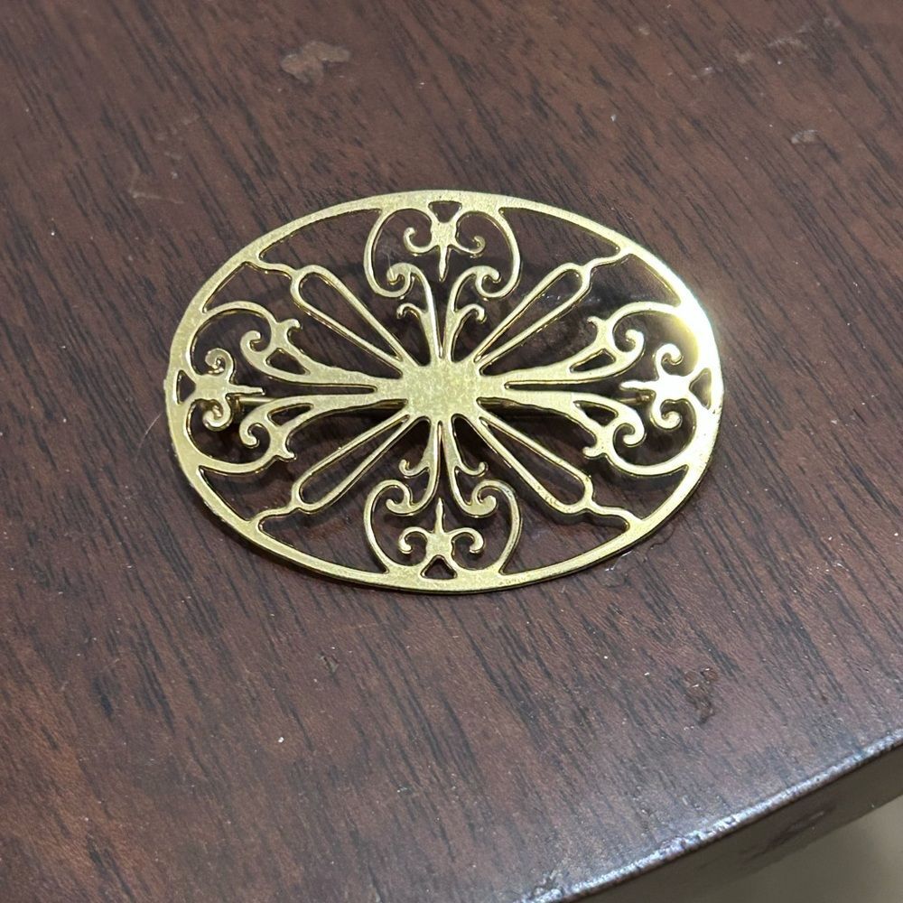 Vintage Elegant Large Oval Gold Toned Filigree Cutout Brooch 2”